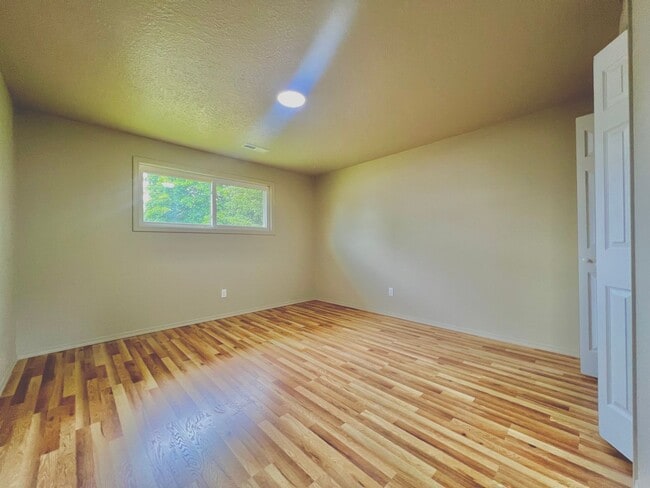 Building Photo - 2020 SE 154th Ave