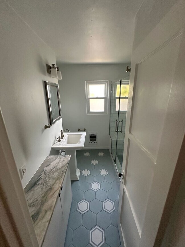 Building Photo - **Live the Ocean Beach Dream