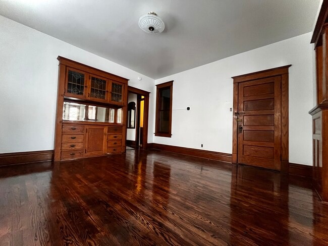Building Photo - 632 Wilson Ave
