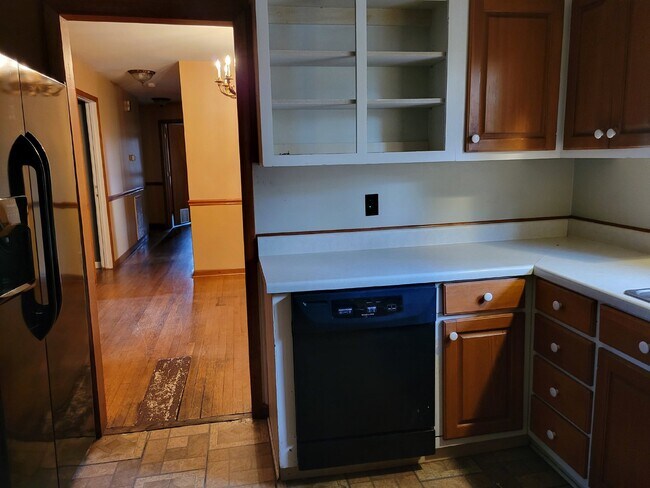 Building Photo - "Spacious 3-Bed Haven with Hardwood Floors in Huntsville – 2115 Sq Ft of Comfort!"