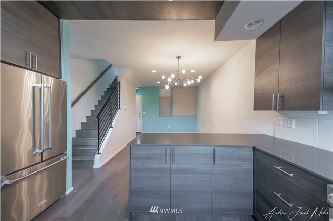Building Photo - 3Bd/2.5Ba Seattle Townhome