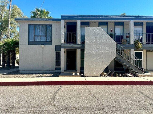 Primary Photo - 1620 N Wilmot Rd