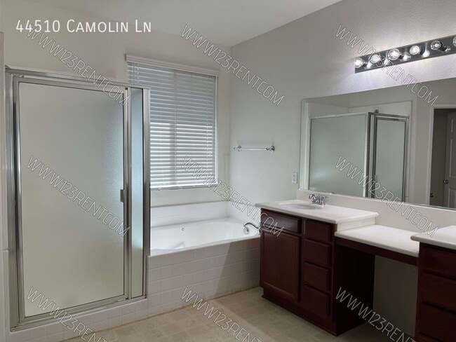 Building Photo - 44510 Camolin Ln