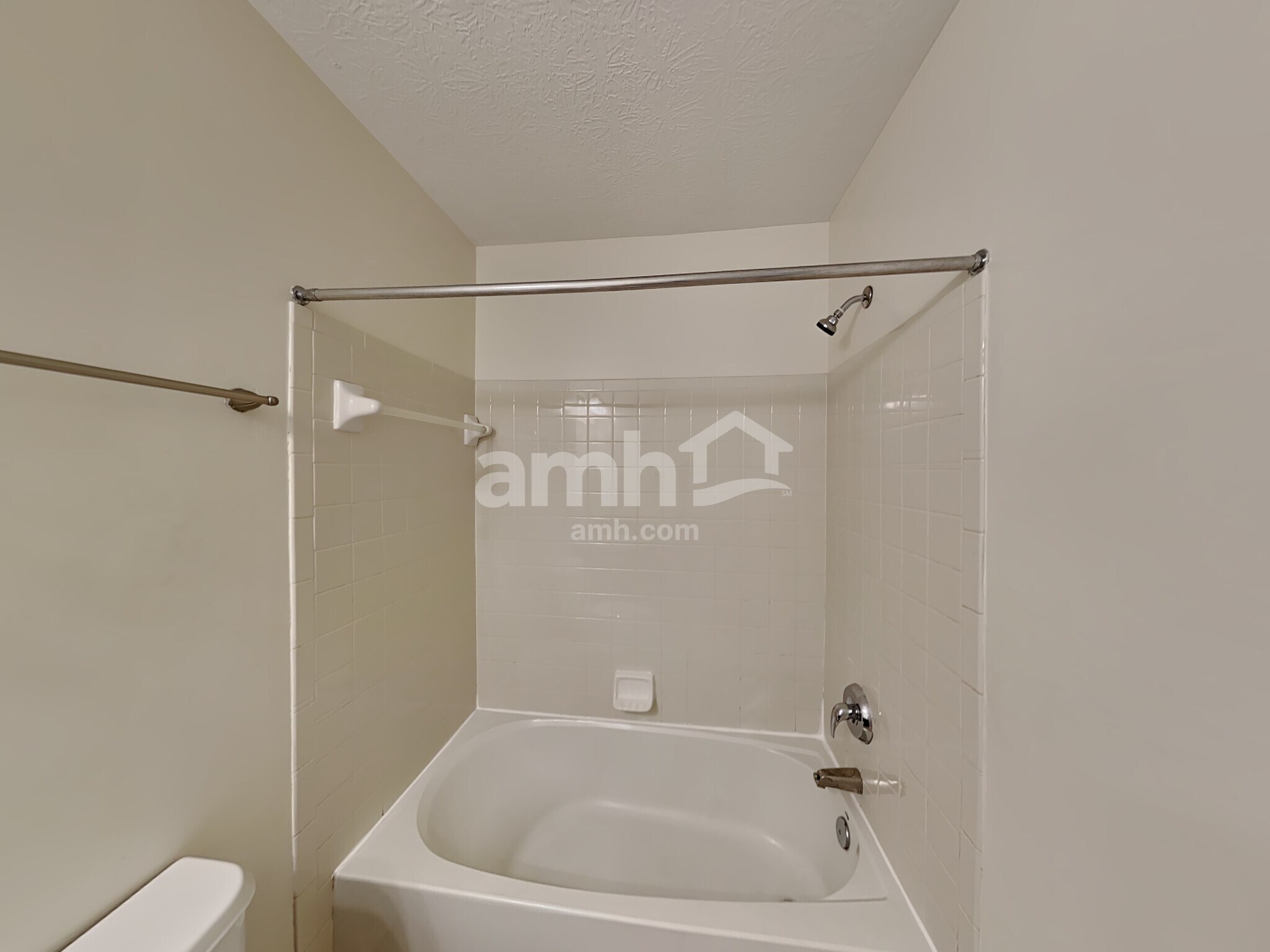 Building Photo - 1961 Creekview Dr