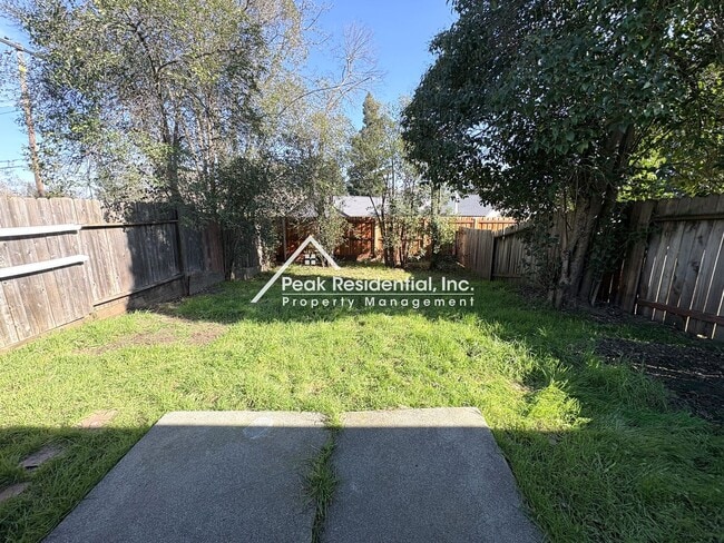 Building Photo - Spacious Fair Oaks 2bd/1ba Duplex with 1 Car Garage