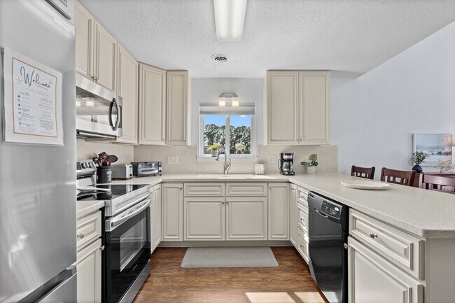 Building Photo - Seasonal Rental Available 9/10/25-3/31/26
