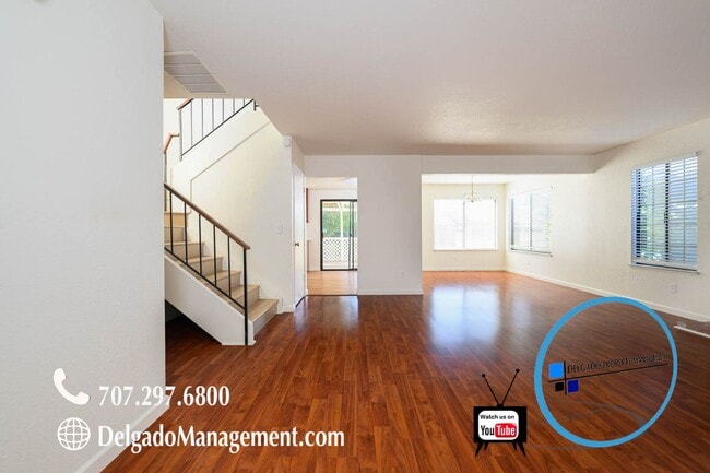 Building Photo - Glen Cove! Newly remodeled three bedroom, two and half bathrooms available now