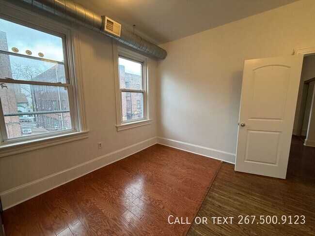 Building Photo - 211 S 45th St