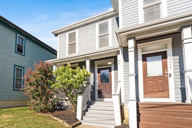 Building Photo - 975 N 6th St