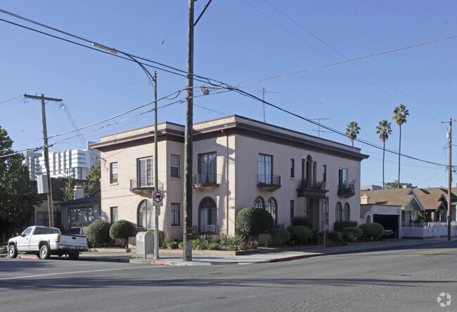 Primary Photo - 340 E Saint James St