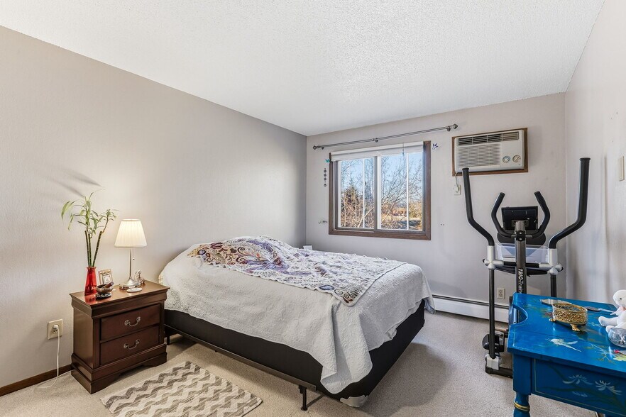 Building Photo - 3850 Plymouth Blvd