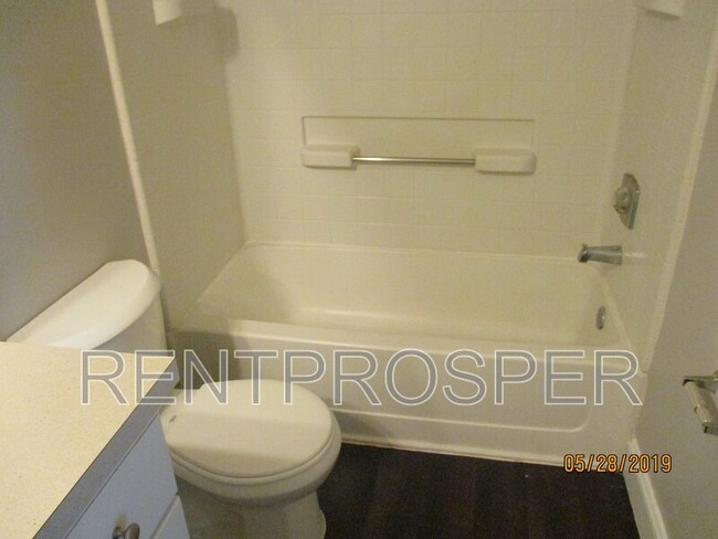 Building Photo - 3858 Bay Club Cir