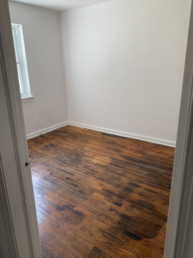 Building Photo - 4627 E Capitol St SE