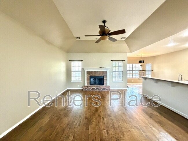 Building Photo - 204 N Magnolia Ct