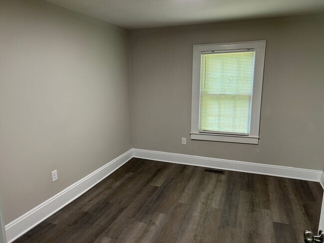 Building Photo - 4151 Sheraton St