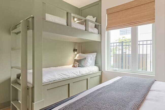 Building Photo - 1117 3rd Ave S