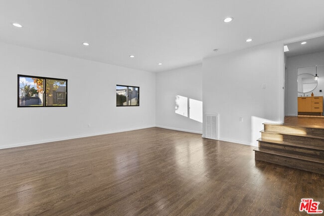 Building Photo - 3020 W 82nd St