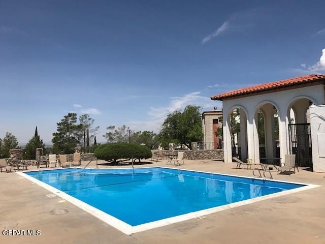 Building Photo - 6201 Escondido Dr