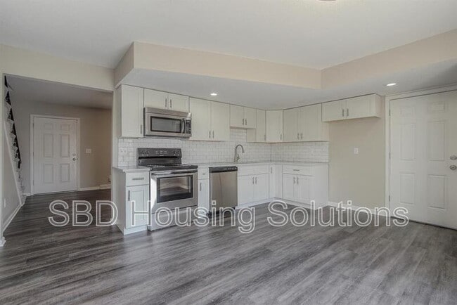 Building Photo - 9710 Hillcrest Rd