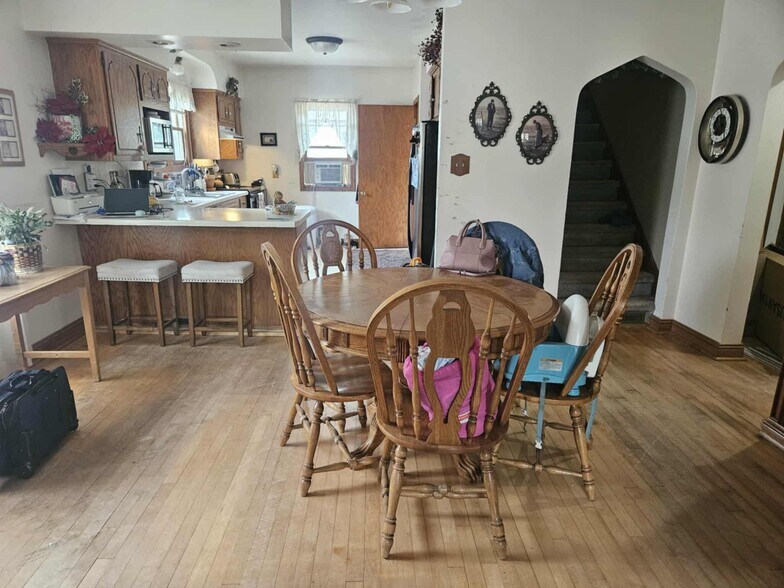 Dining Room - 607 W Picnic St