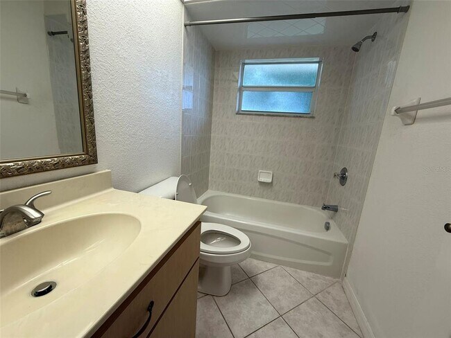 Building Photo - 27097 Paratins Dr