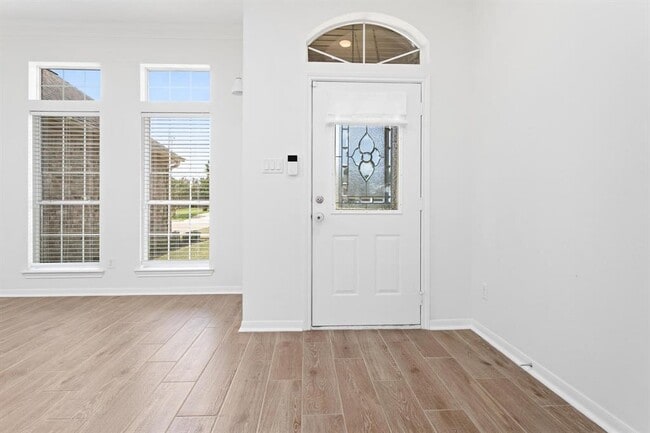 Building Photo - 7673 Rosewood Dr