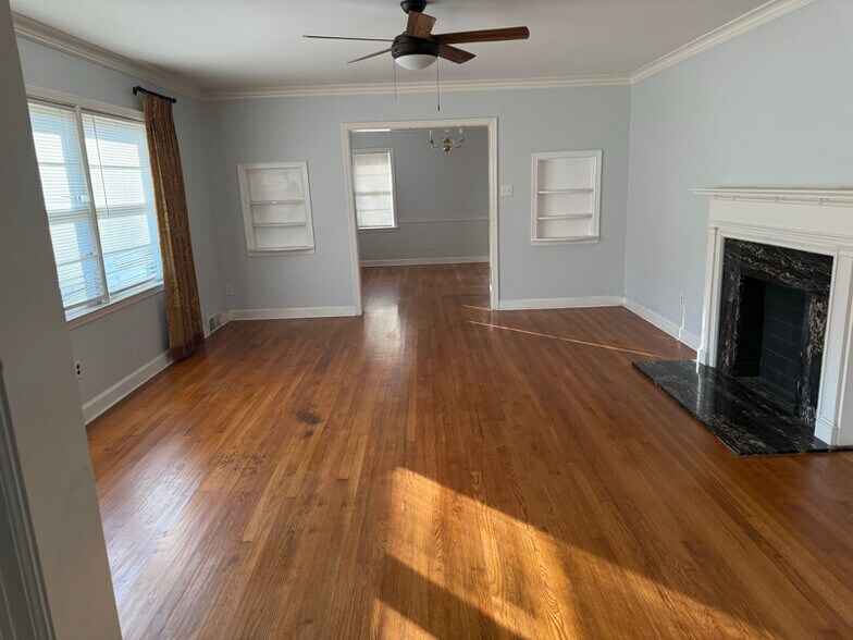 Building Photo - 3896 Park Ave