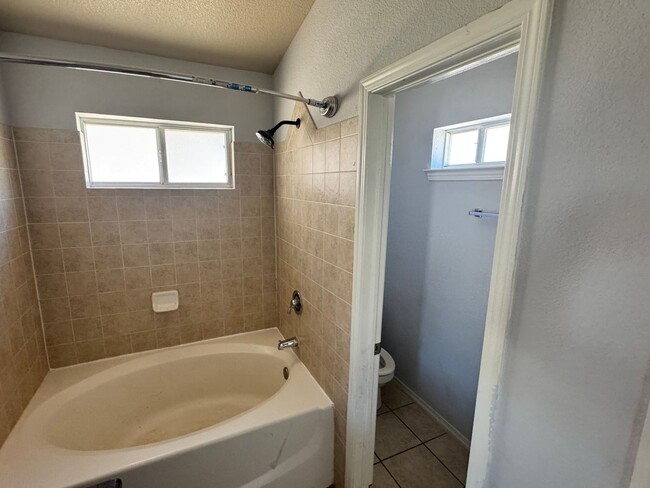 Building Photo - Charming smart 3BR House in El Paso with S...