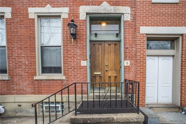 Primary Photo - 2215 Sarah St
