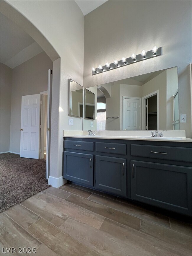 Building Photo - 917 Ashford Way