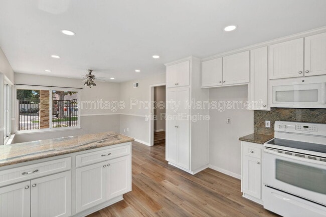 Building Photo - 4111 Reyes St