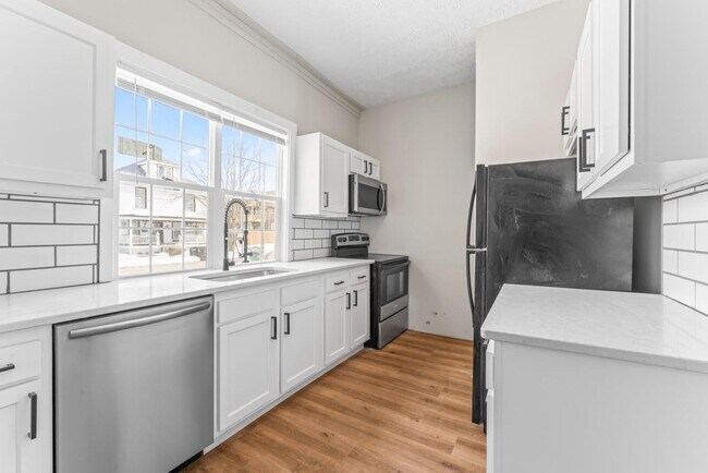 Building Photo - 621 E Main St