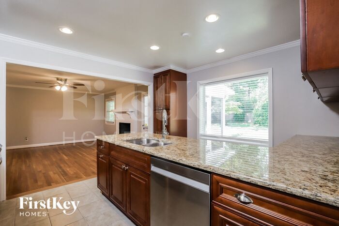 Building Photo - 2822 Rutherford Dr