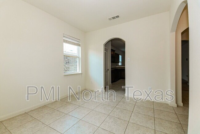 Building Photo - 330 Lavaca Dr