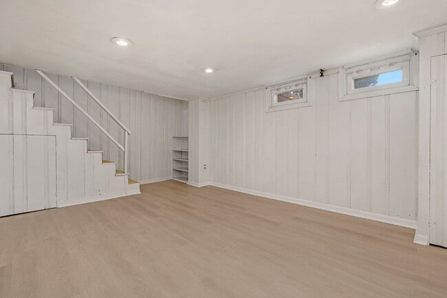 Building Photo - Charming 4-bedroom, 2-bath