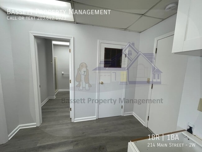 Building Photo - 214 Main St