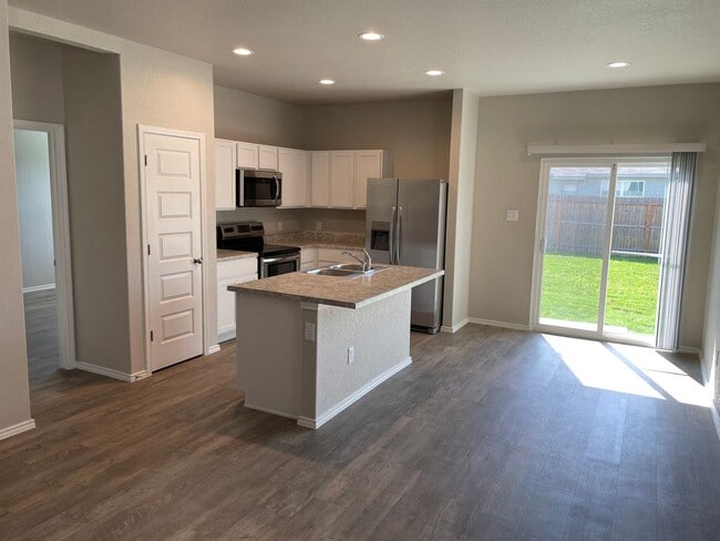 Building Photo - Three Bedroom | Two Bath Home in Scott's Hollow