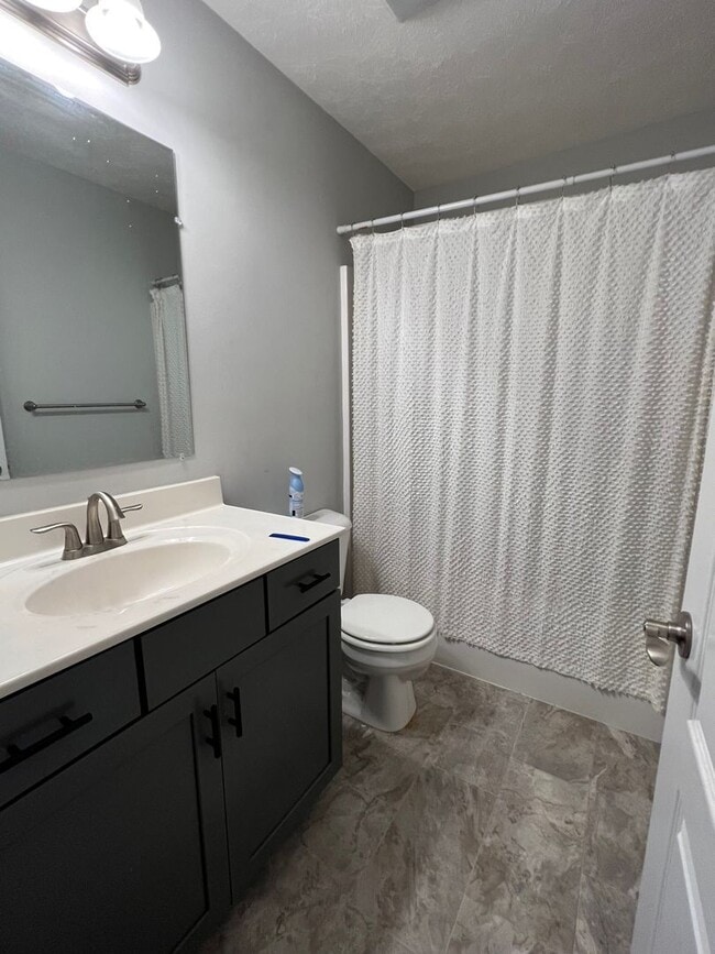 Building Photo - End Unit Townhouse with Garage and Unfinished Basement