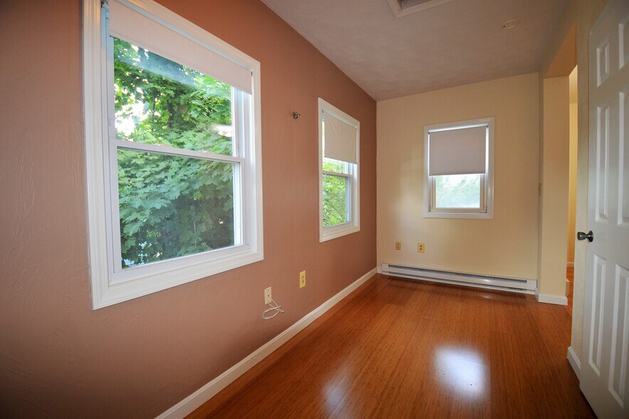 Building Photo - 39 Montfern Ave