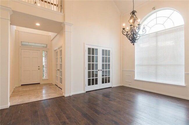 Building Photo - 2108 Monticello Cir
