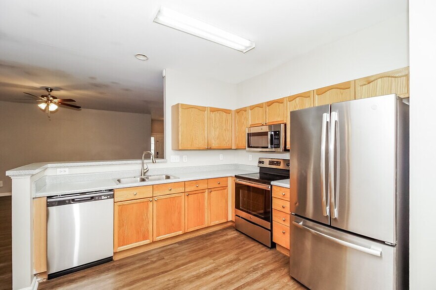 Building Photo - 11430 Northwoods Forest Dr