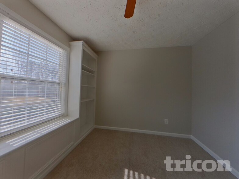 Building Photo - 3575 Wake Robin Way