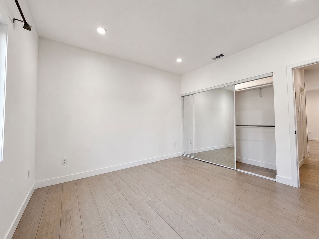 Building Photo - 10723 Rhodesia Ave