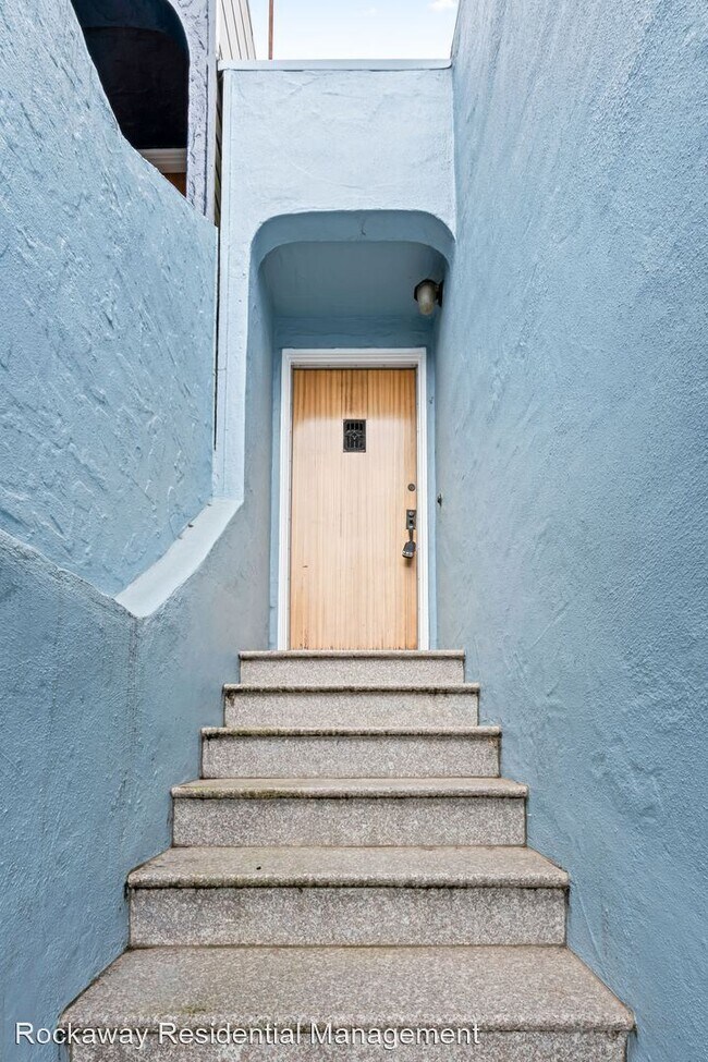 Building Photo - 3 br, 1 bath House - 1559 Funston Ave.