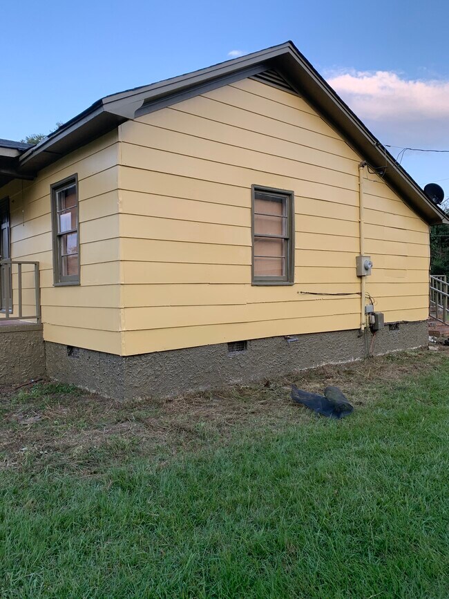 Building Photo - 522 James St