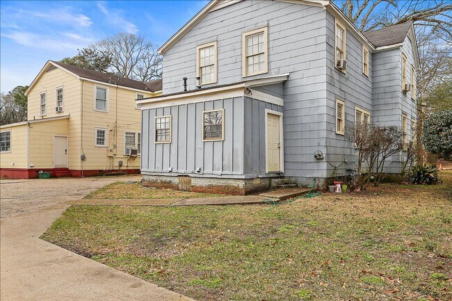 Building Photo - 1608/10 Saint Mary Street