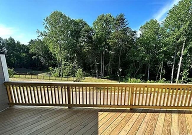 Building Photo - End-Unit Townhome w/3BR + 2-Car Garage + Balcony