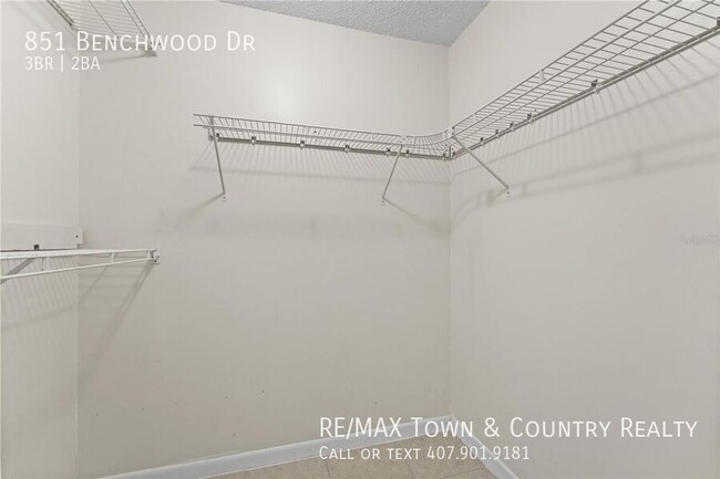 Building Photo - 851 Benchwood Dr