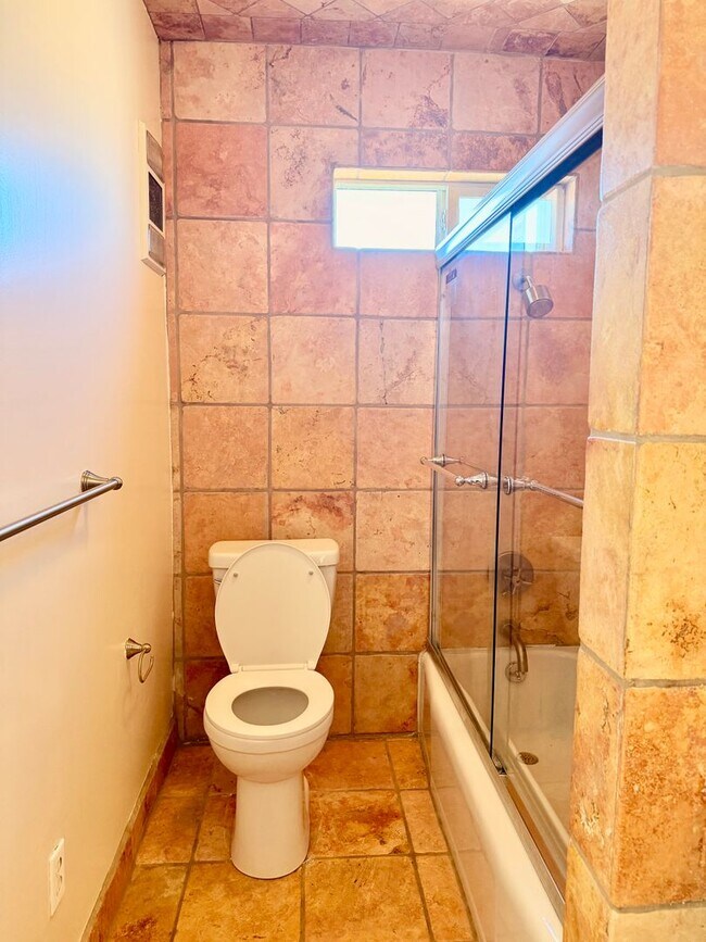 Building Photo - Townhome for Lease in Desirable Encino!