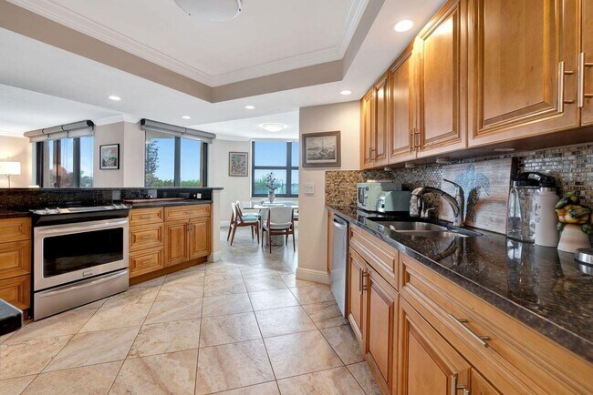 Building Photo - 5420 N Ocean Dr